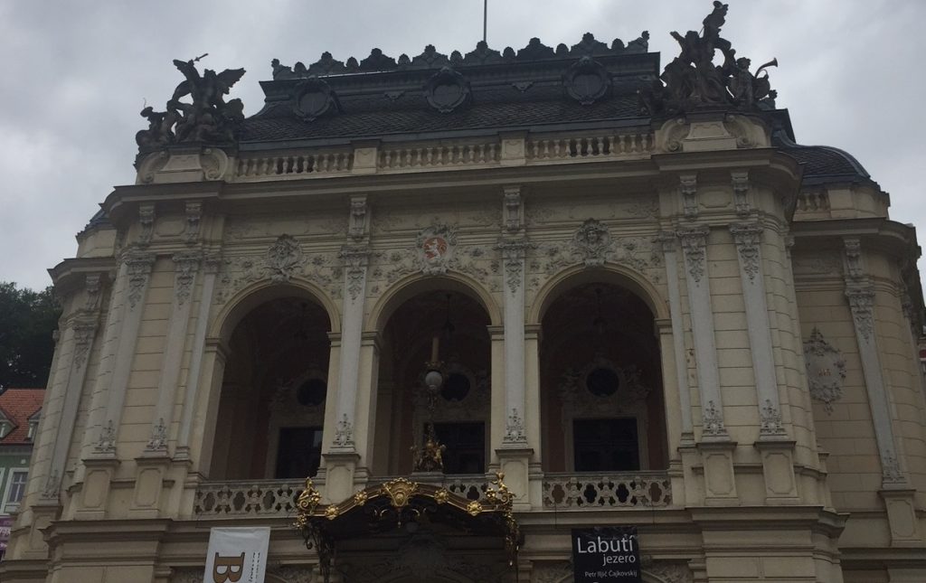 Fachada do Teatro Municipal de Karlovy Vary