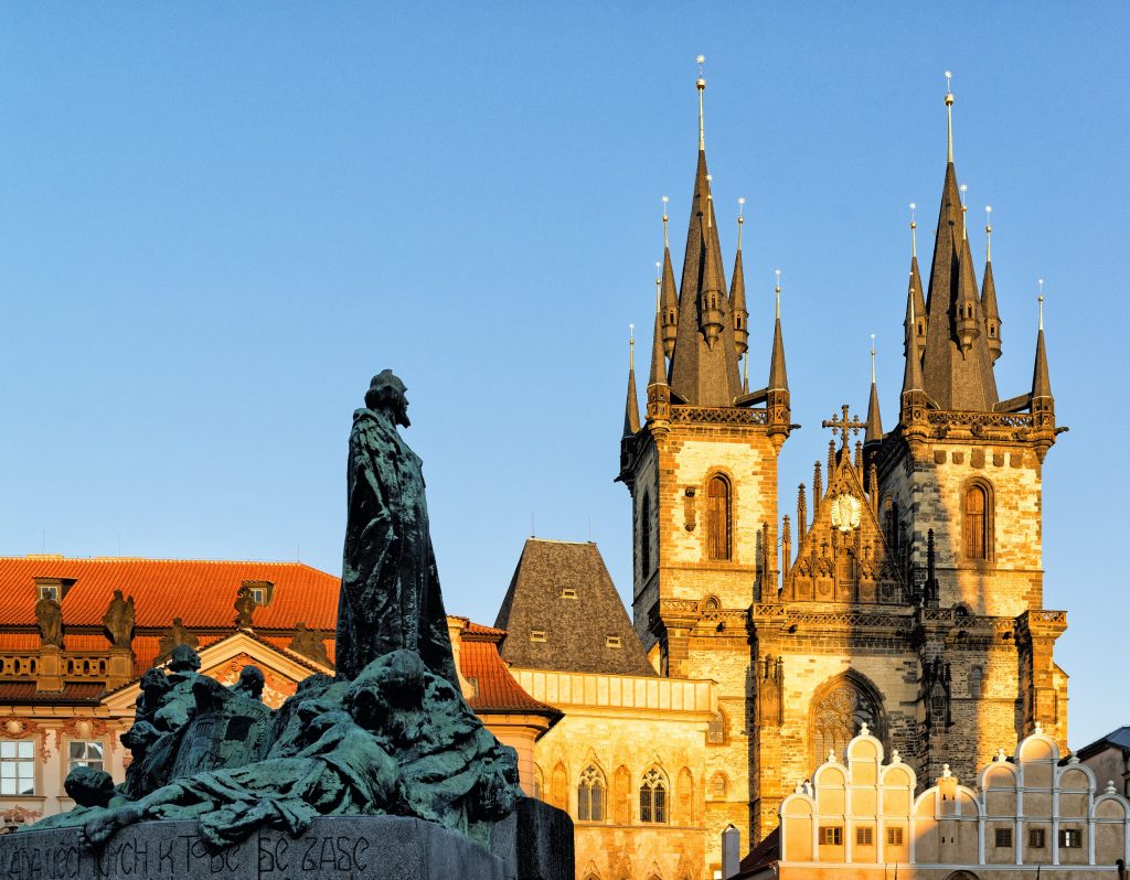 Monumento a Jan Hus, protestante tcheco morto na fogueira