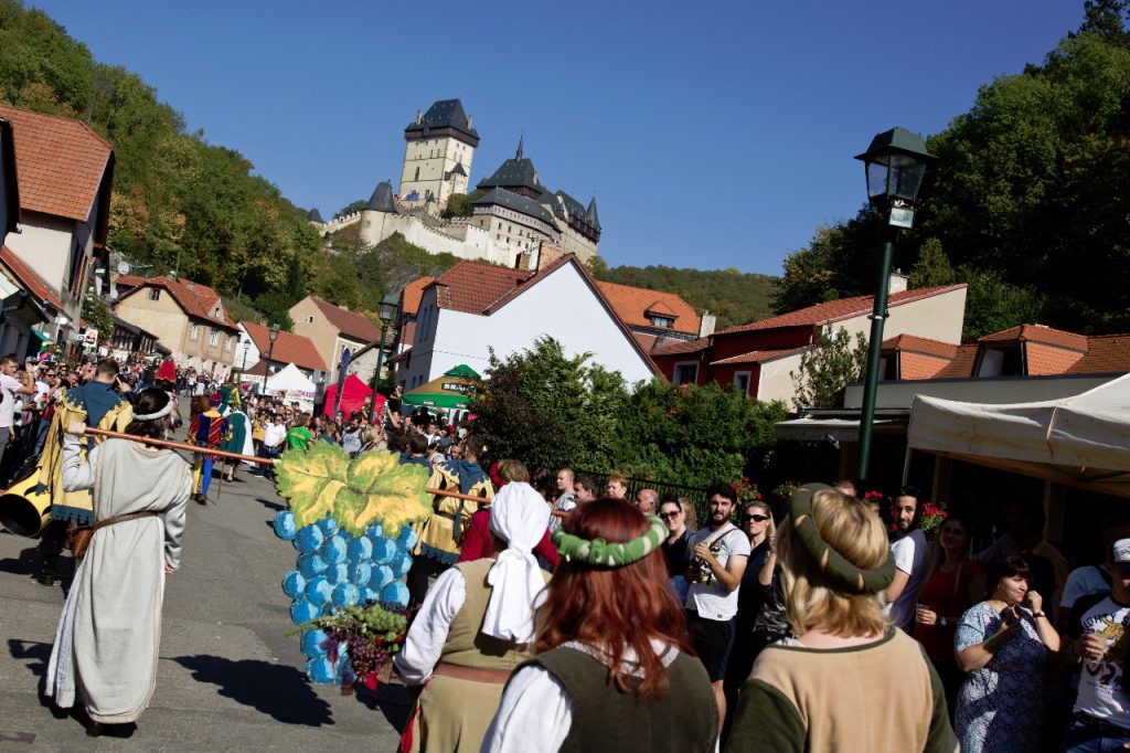 Festa da vindima no castelo de Karlštenj, na República Tcheca, em 2017