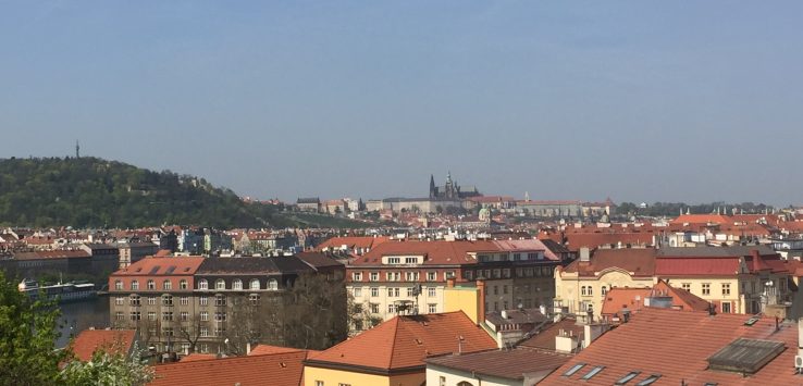 Cenário de Praga em abril
